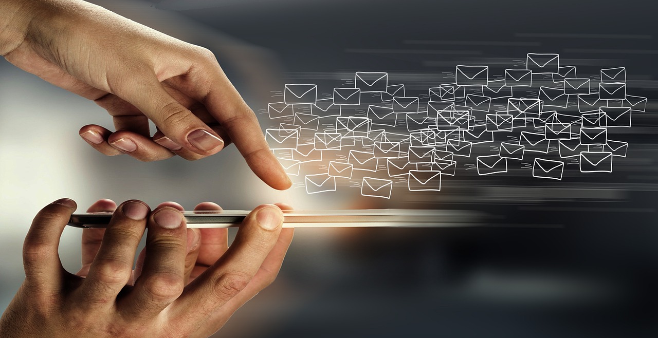 ¿Cómo inicia mailing y redes sociales un agente aduanal?